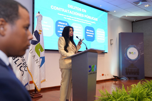 Procuradora imparte primera conferencia en Aduanas sobre nuevo Código Penal
