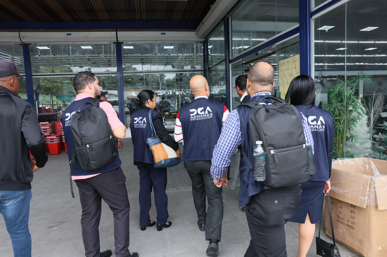 DGA cierra el año reforzando la lucha contra el comercio ilegal (chino)