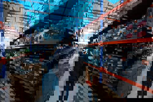 Aduanas interviene dos tiendas del sector asiático en Azúa