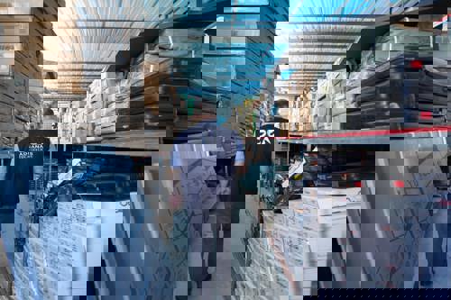 Aduanas interviene dos tiendas del sector asiático en Azúa