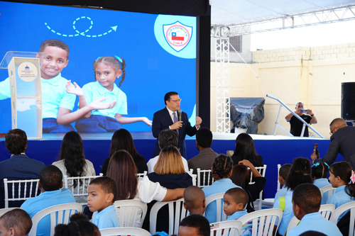 Sanz Lovatón llama a las aulas a más de 2 millones de estudiantes en primer día oficial de clases