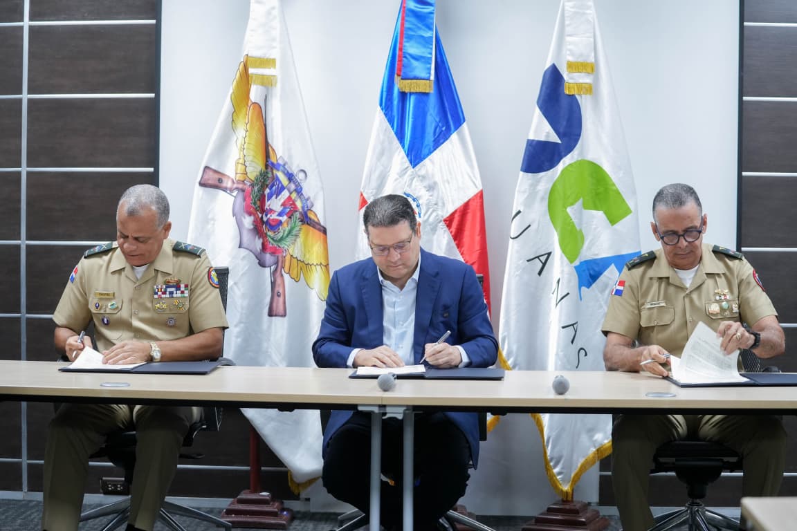 DGA DONA GENERADOR ELÉCTRICO Y PERTRECHOS MILITARES AL MINISTERIO DE DEFENSA