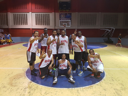Torneo de baloncesto se encamina a sus semifinales