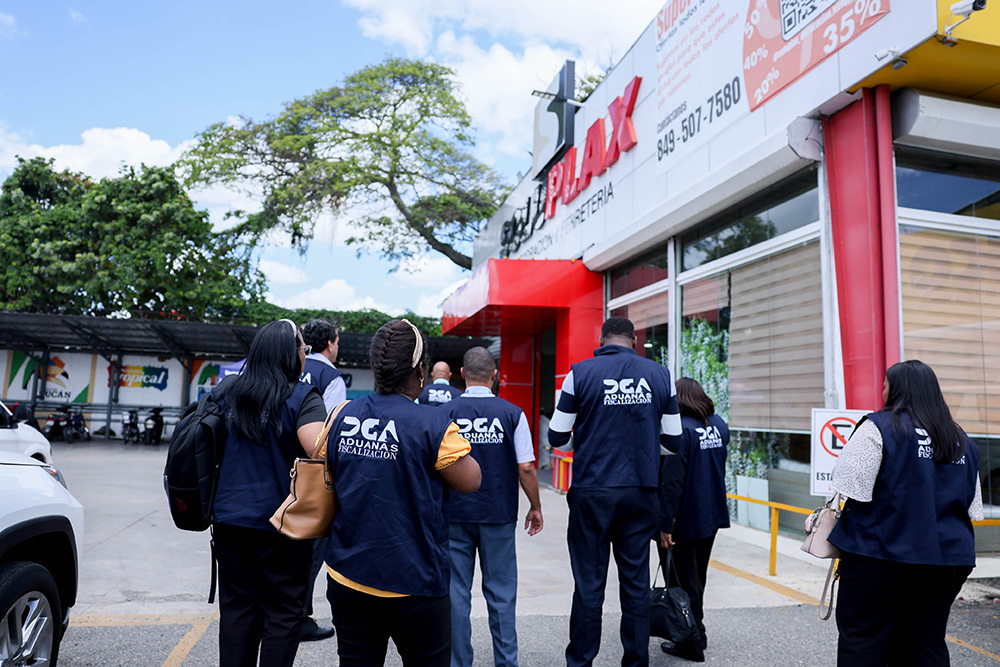 Aduanas continúa sin cesar las fiscalizaciones a comercios chinos