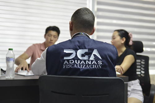 Aduanas continúa sin cesar las fiscalizaciones a comercios chinos